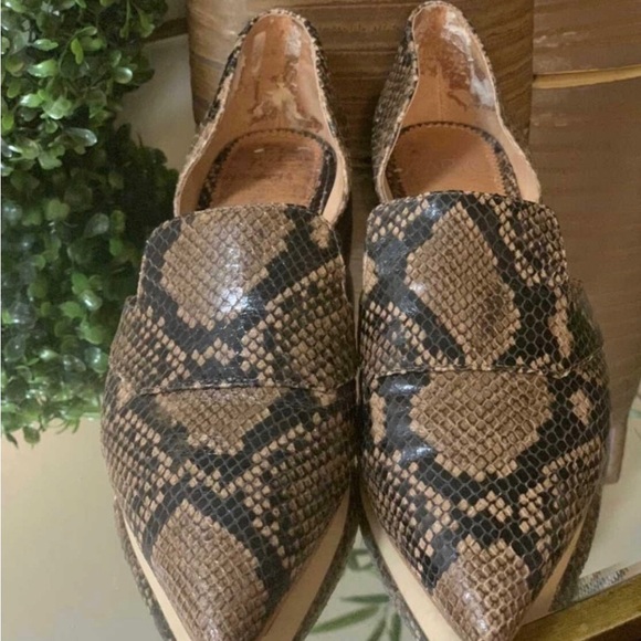 (SOLD)Franco Sarto Toby Flats - Picture 3 of 9